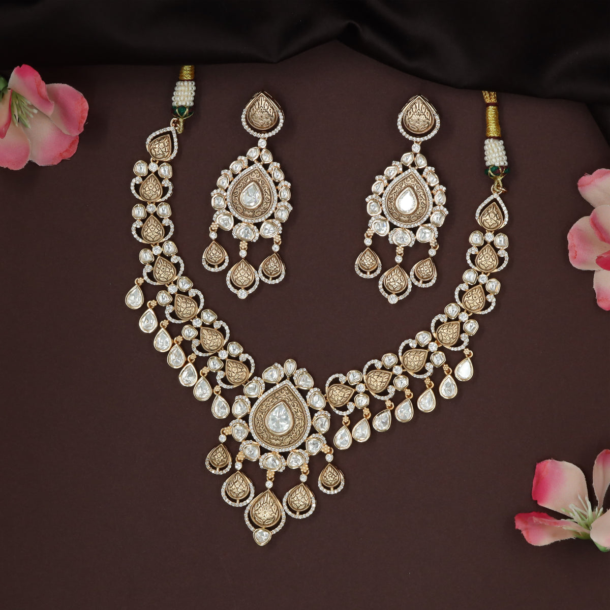 Teardrop medallion kundan necklace with engraved leaf cascade