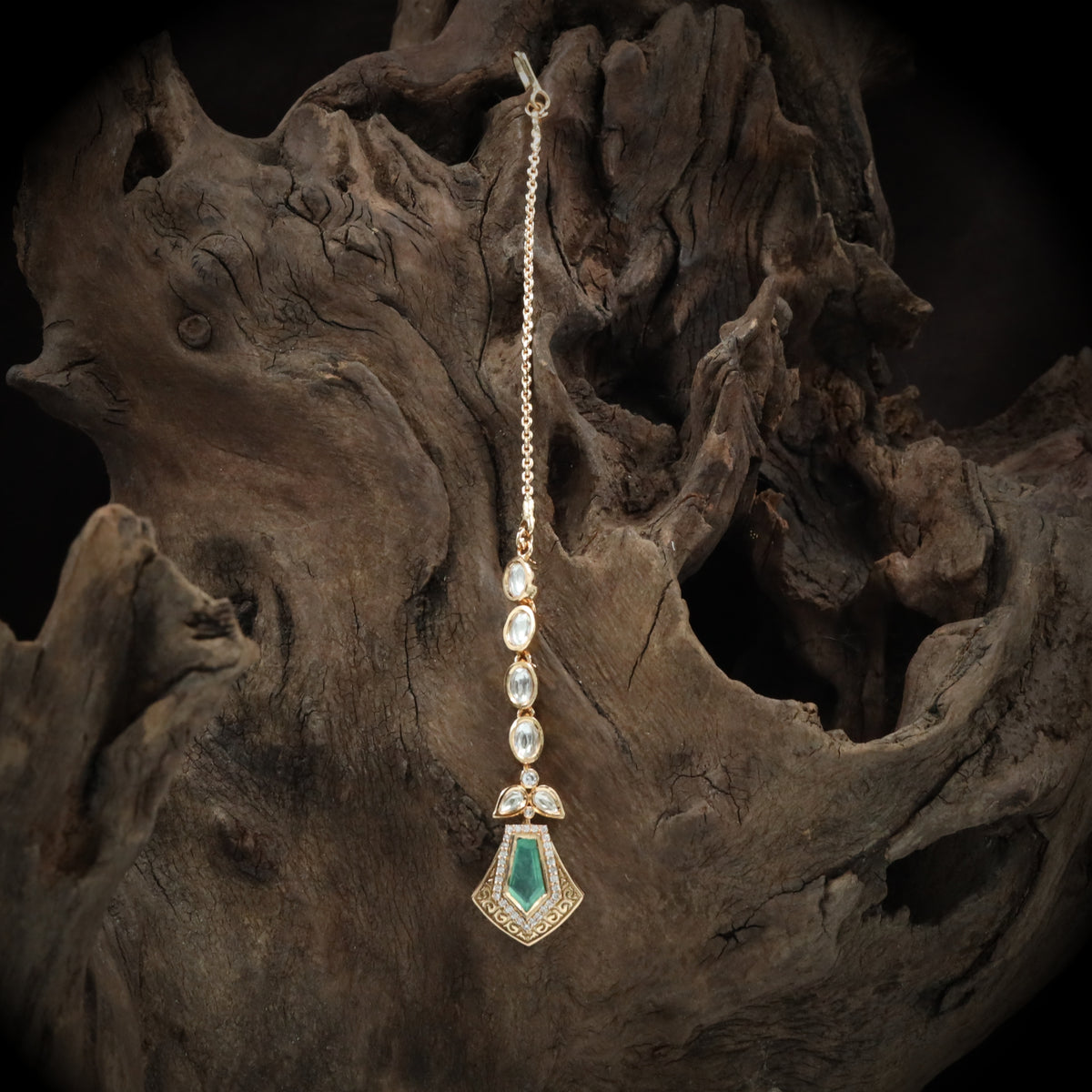 Prism Cut Pendant Tikka with Open Arch Border