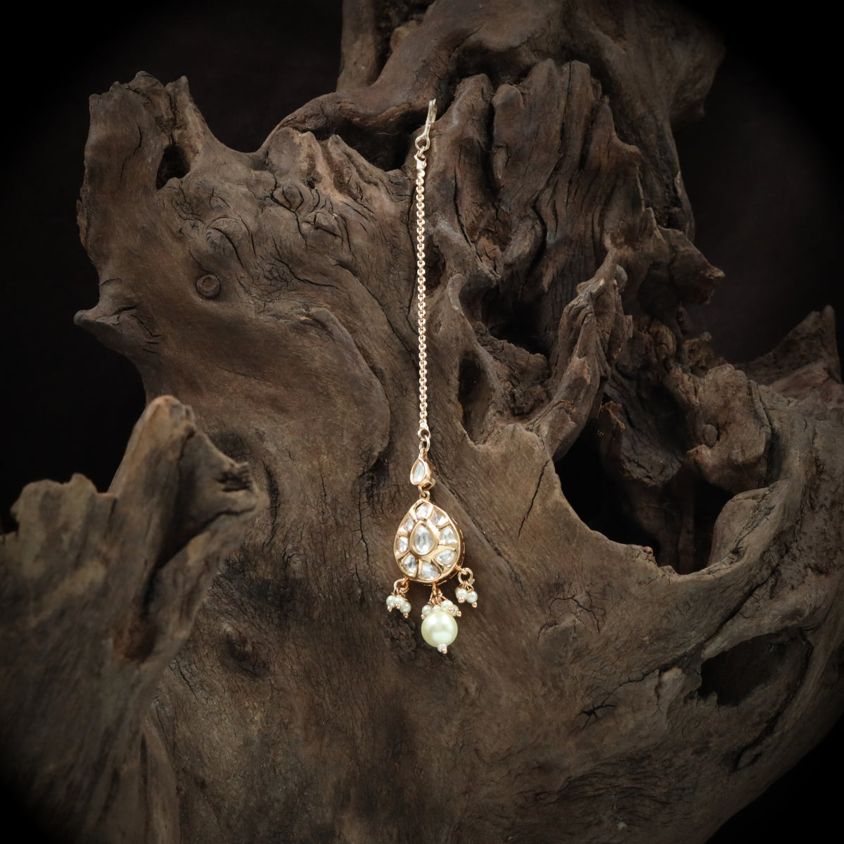 Petal Grid Oval Tikka with Center Drop Accent