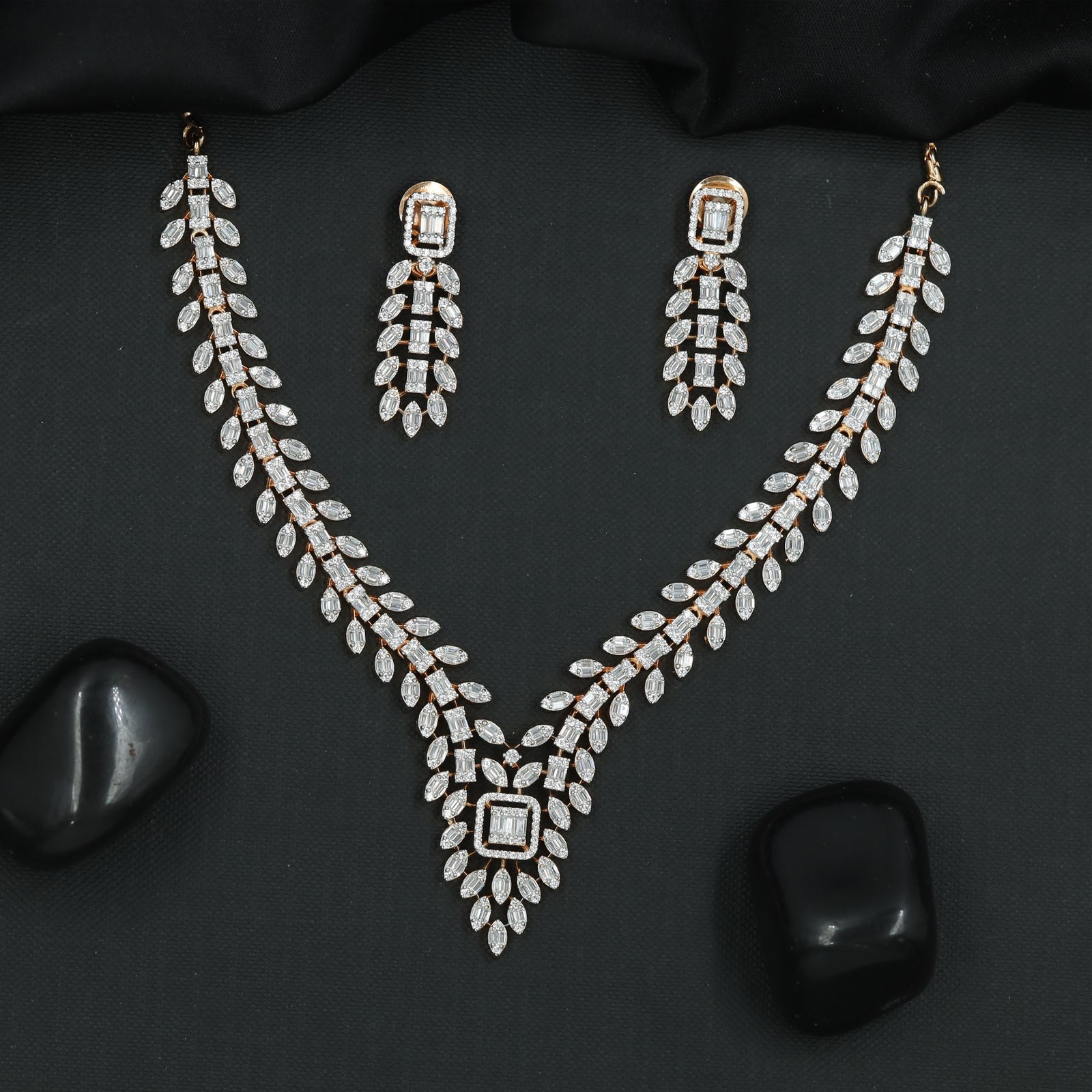Twin Leaf Vine Necklace Set with Geometric Centre Pendant
