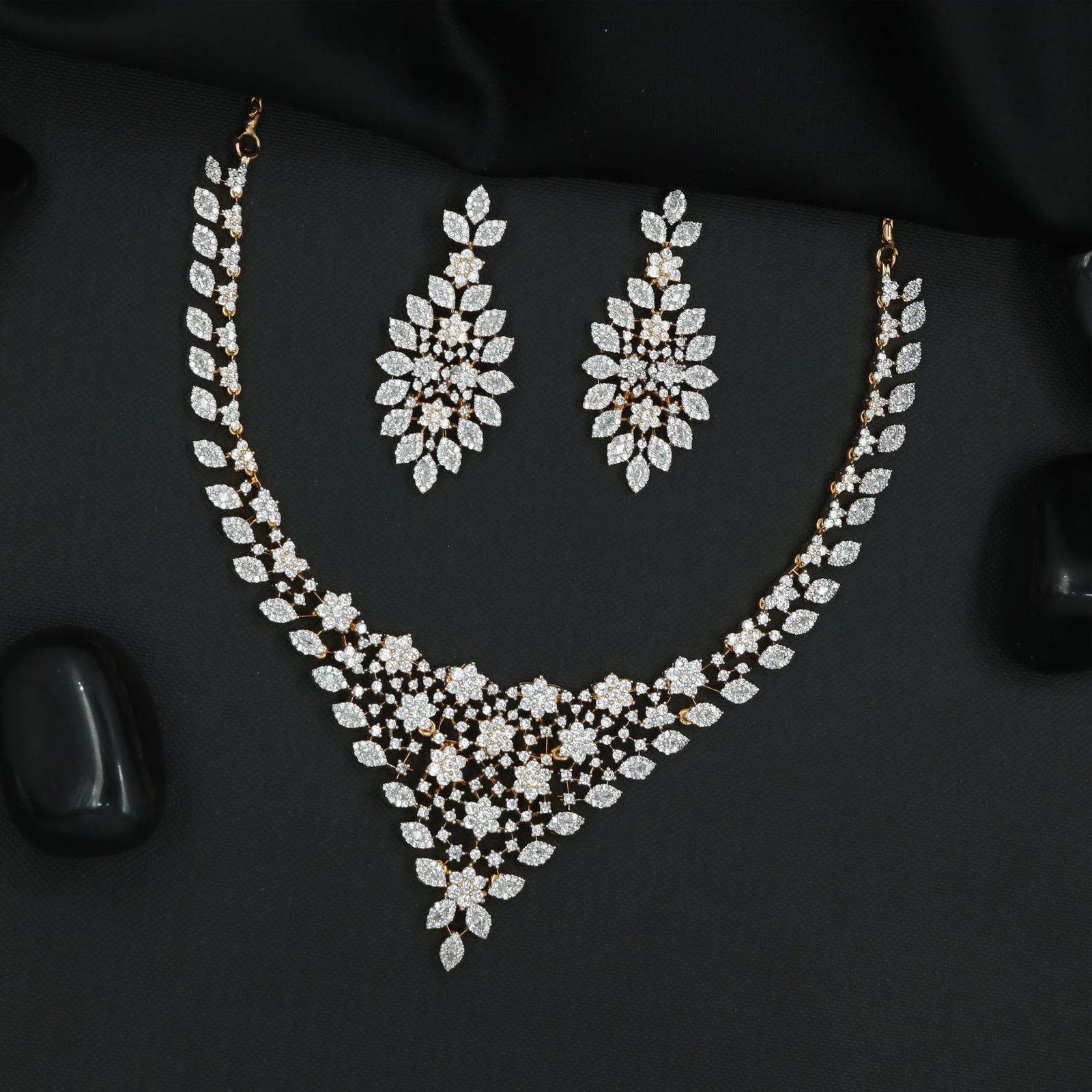 Elegant Flower Cluster Necklace Set with Tapered Garland Design