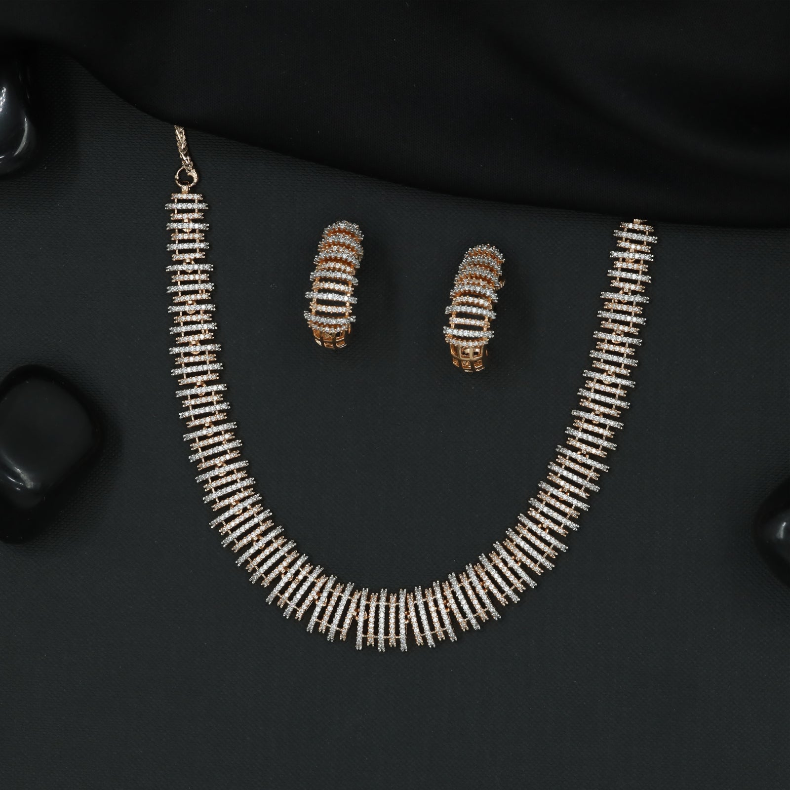 Decorative Parallel Bar Necklace Set with Structured Pattern Flow
