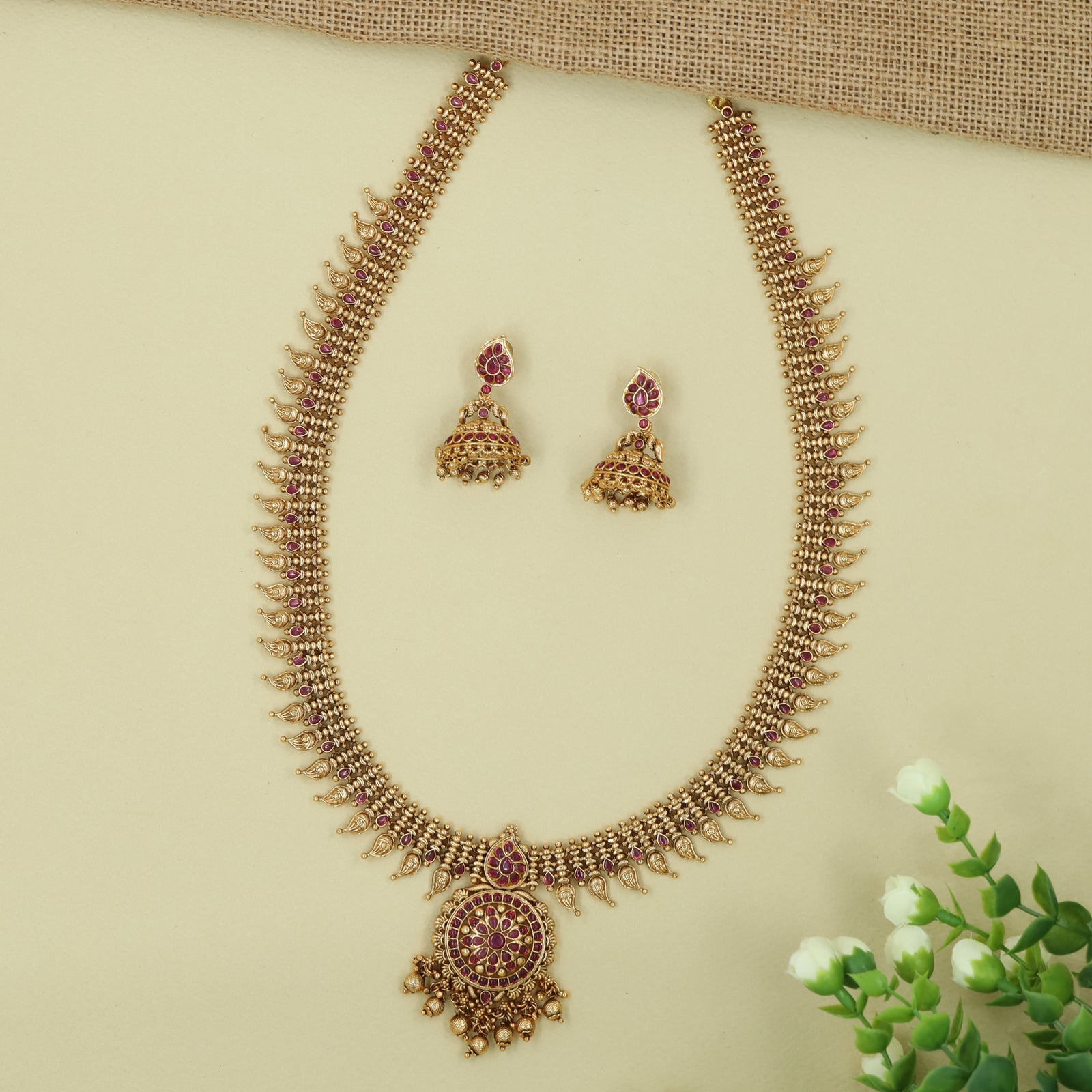 Curving Paisley Pattern Long Haara with Ornate Round Pendant