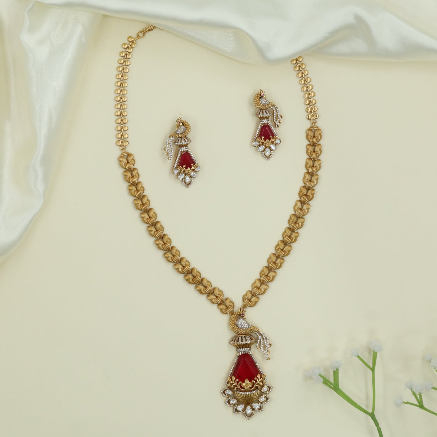 Classic Leaf Link Matt Necklace with Detailed Peacock Drop Form