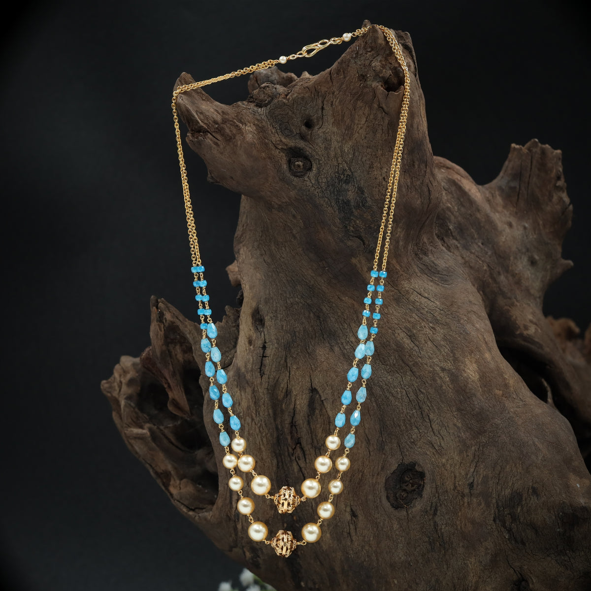 Stylish Dual Layer Necklace with Alternating Bead Arrangement