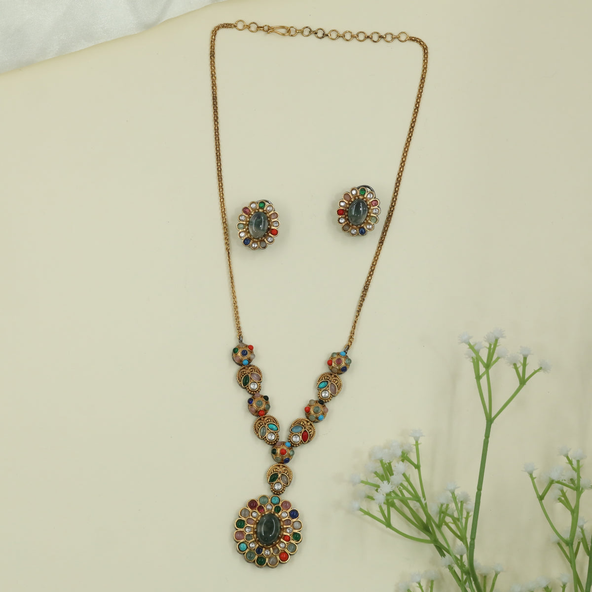 Floral Frame Kundan Necklace with Oval Center Links and Drop Pendant Design