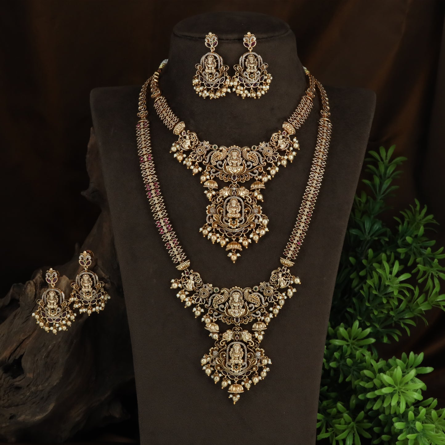 Mesh Pattern Antique Combo Set with Lakshmi Centrepieces and Woven Link Design