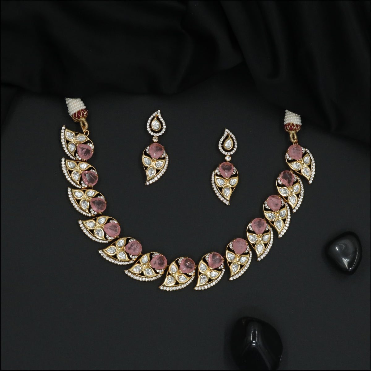 Angular Leaf Panel Kundan Necklace with Curved Units and Central Flow