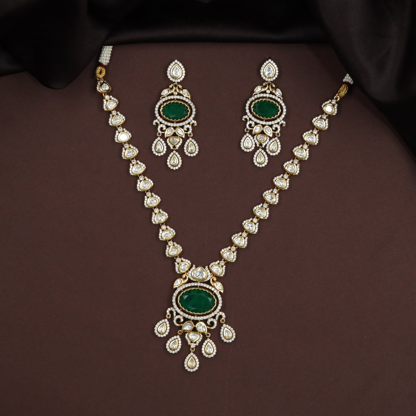 Flowing Drop Link Kundan Necklace with Decorative Pendant and Hanging Frames