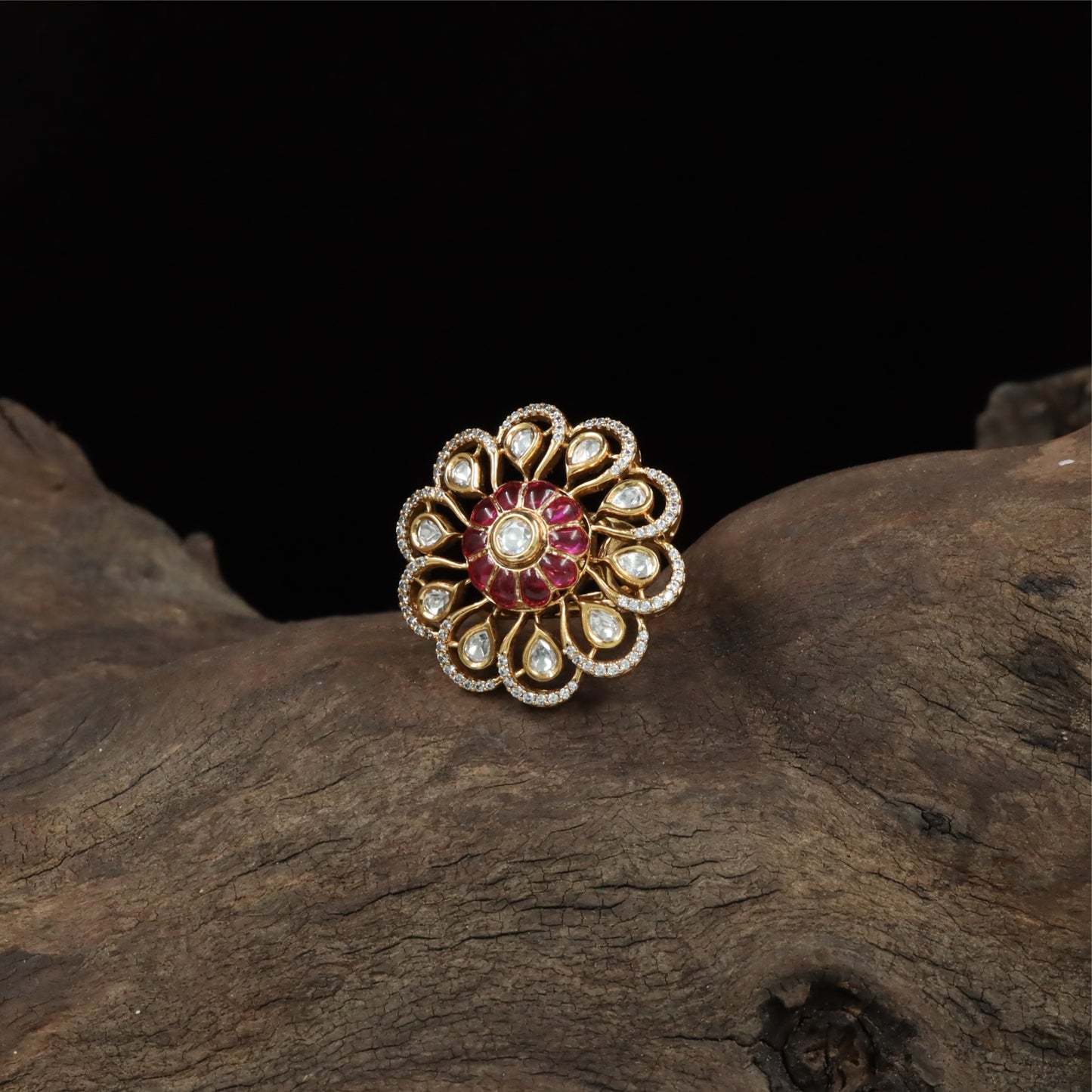 Crisp floral kundan finger ring with radial petal layout and border outline