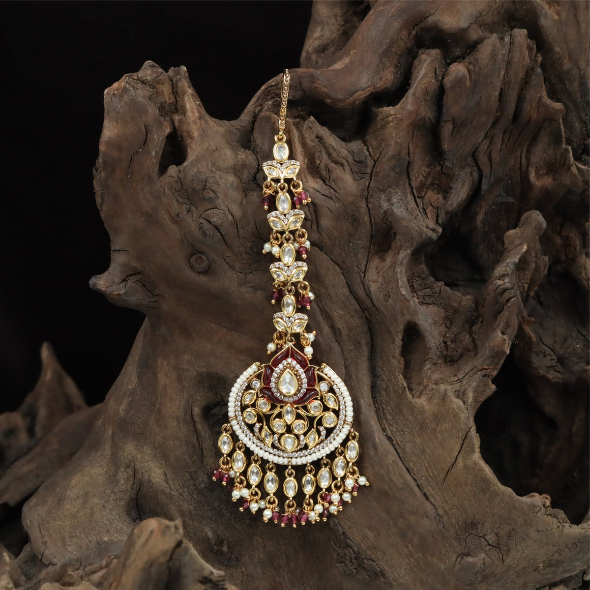 Radiant Kundan Tikka with Arched Frame and Layered Drop Hangings
