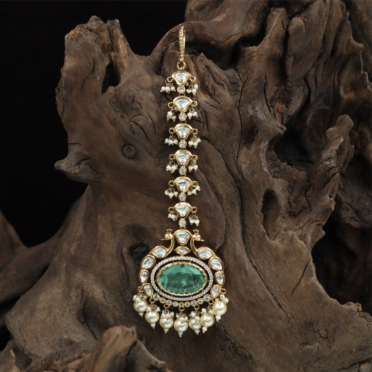 Arched Kundan Tikka with Oval Centre Stone and Graduated Link Chain