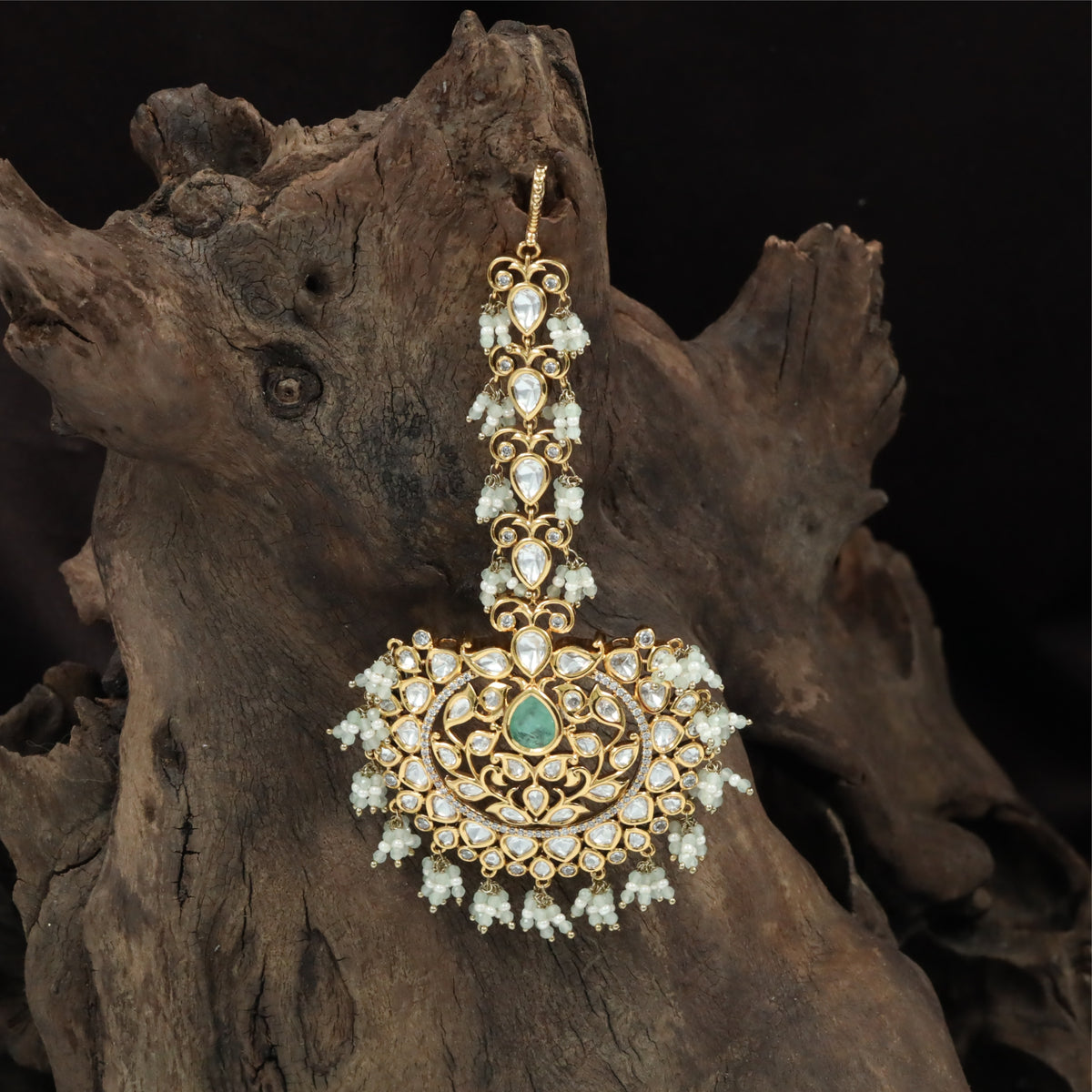 Ornate Kundan Tikka with Symmetrical Link Series and Filigree Pendant Base
