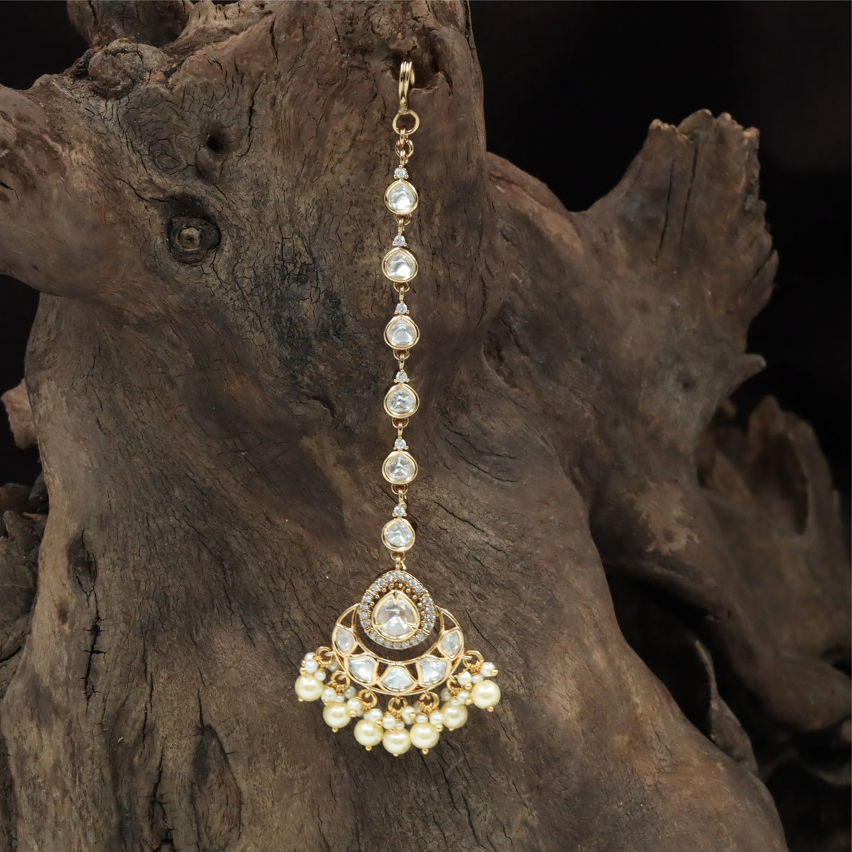 Sleek Vertical Link Tikka with Teardrop Focus and Clustered Pearl Fringe