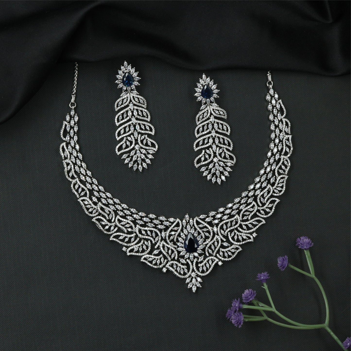 Jewelvine Spread Necklace with Flowing Leaf Structure and Center Drop Accent