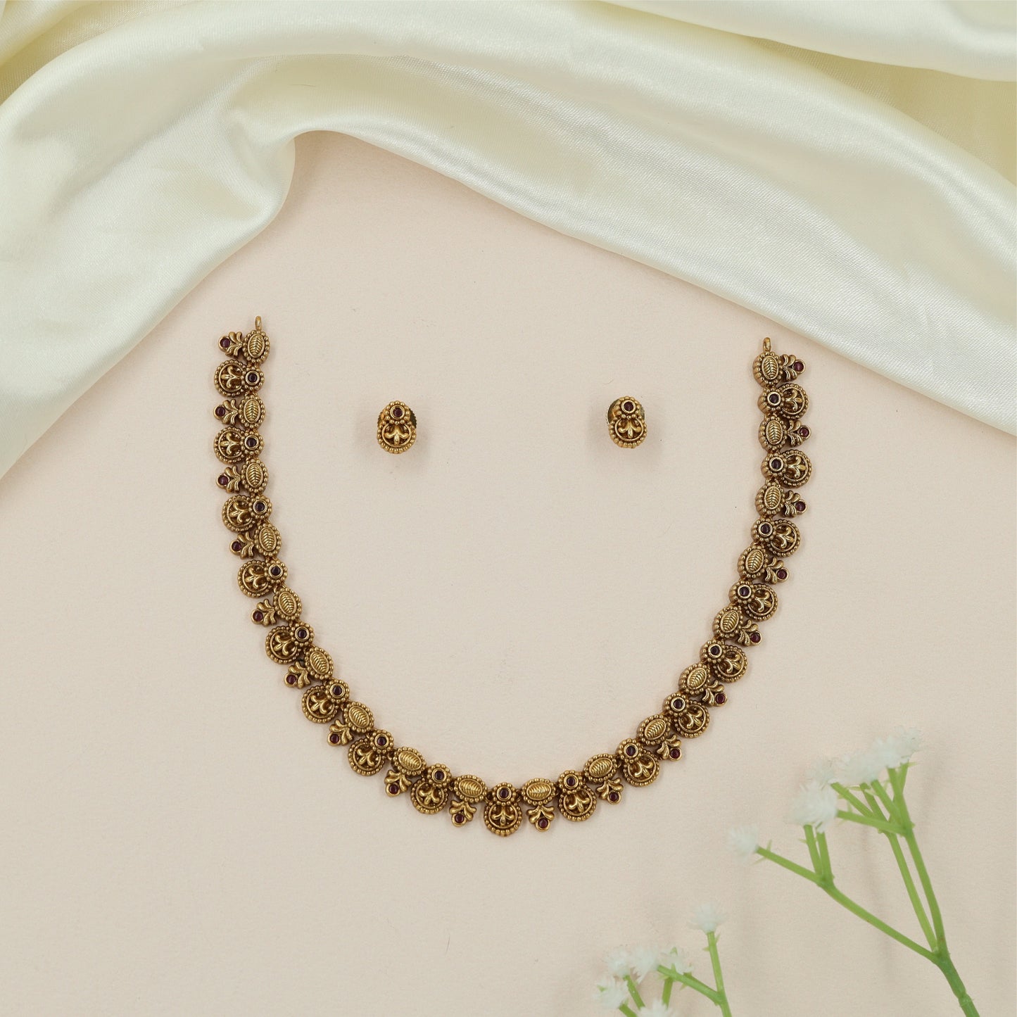 Royal Paisley Antique Necklace with Circular Floral Detailing