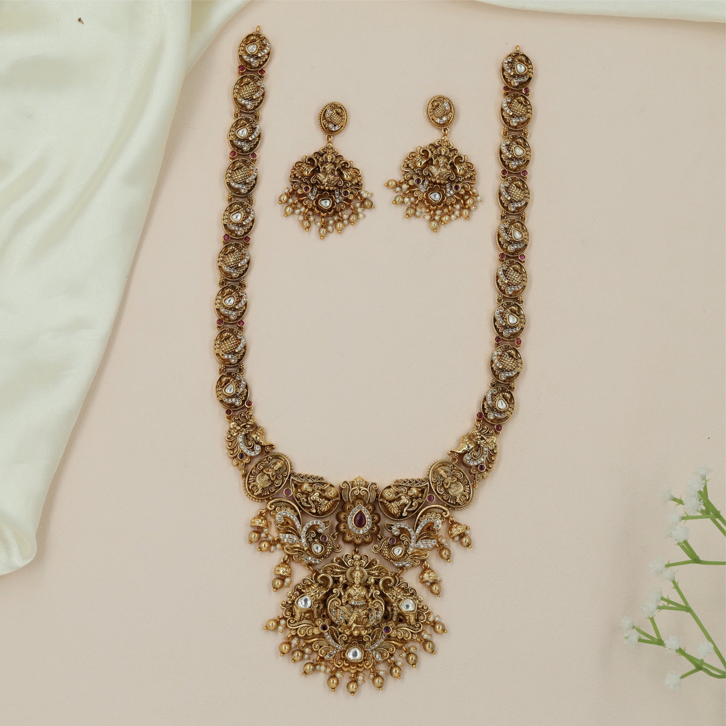 Gajalakshmi Antique Long Hara with Ornamental Border Links