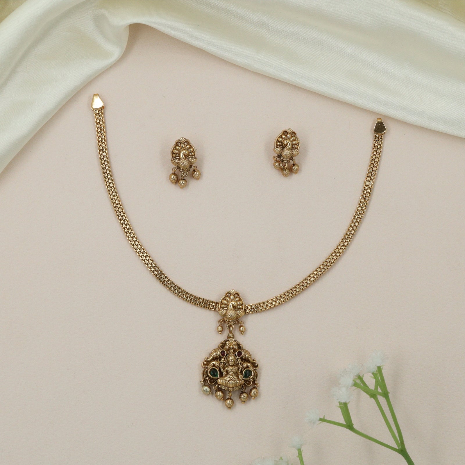 Royal Lakshmi Antique Necklace with Braided Neckline Pattern