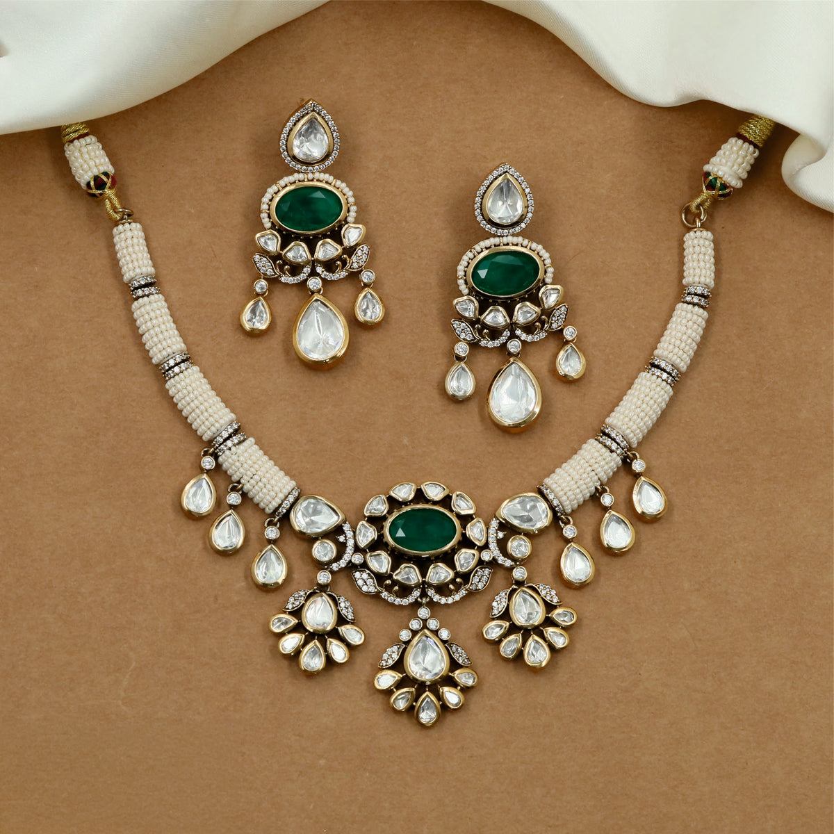 Pearl strand Kundan Necklace featuring a sculpted centrepiece