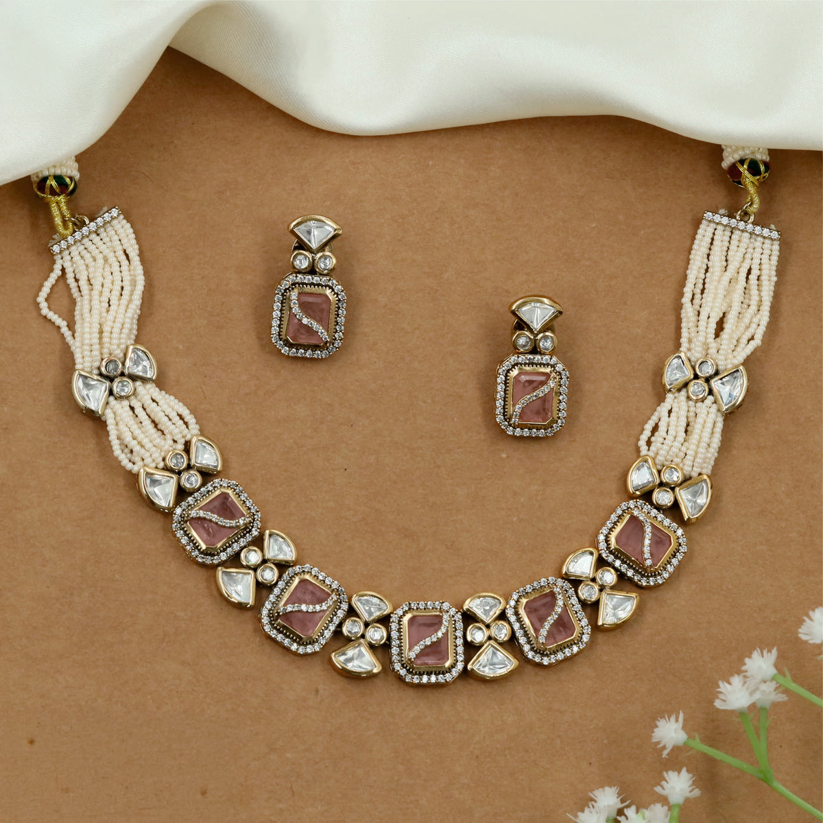 Pearl strand Kundan Necklace featuring an ornate rectangular design