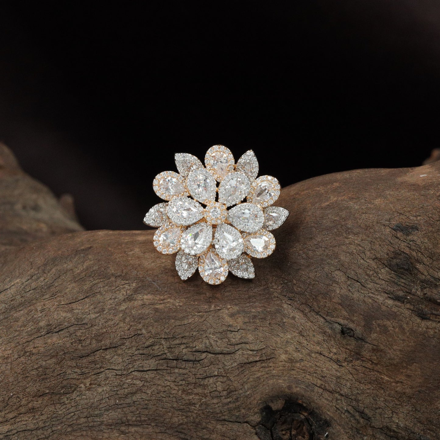 Central bloom frame finger ring design