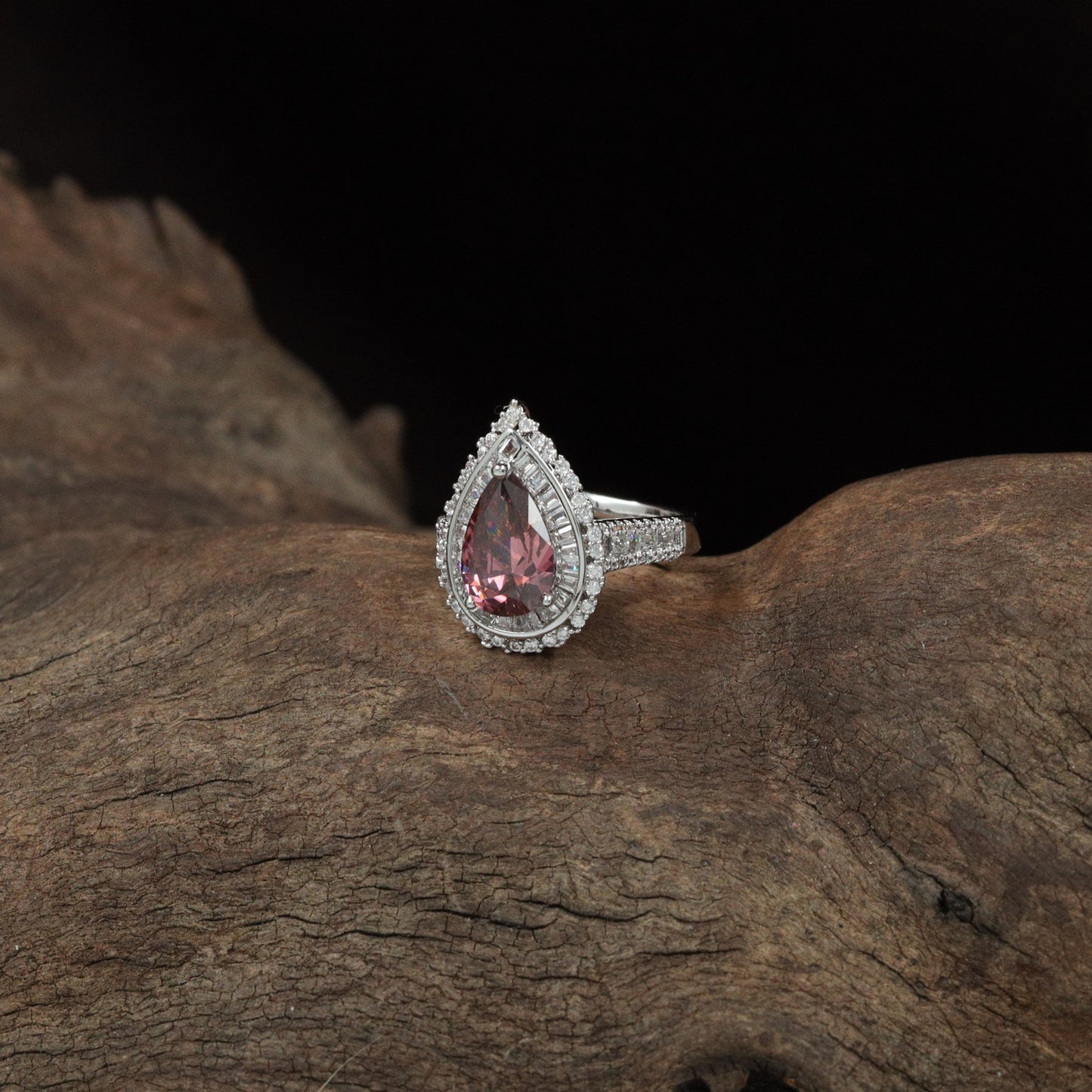 Brio Drop Finger Ring with Layered Border Detailing