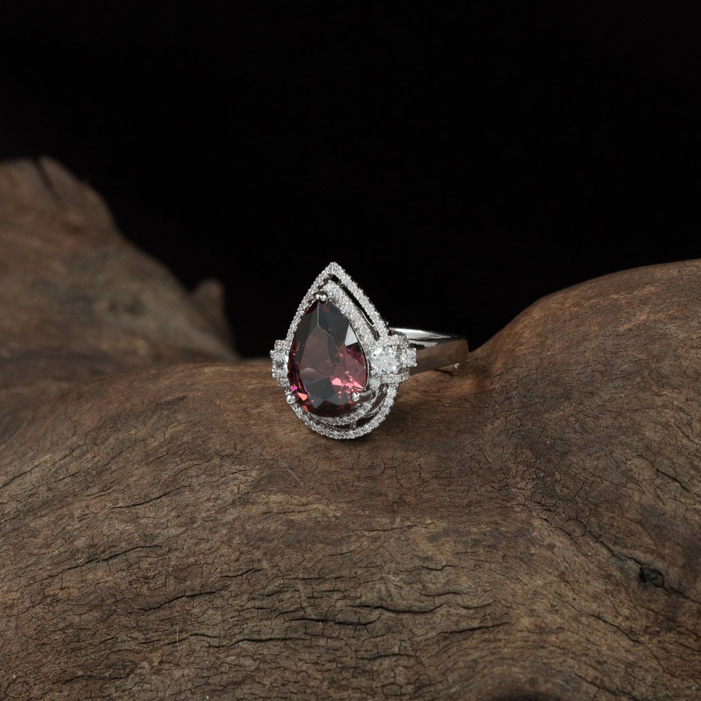 Apex Drop Finger Ring with Pear Halo Layout