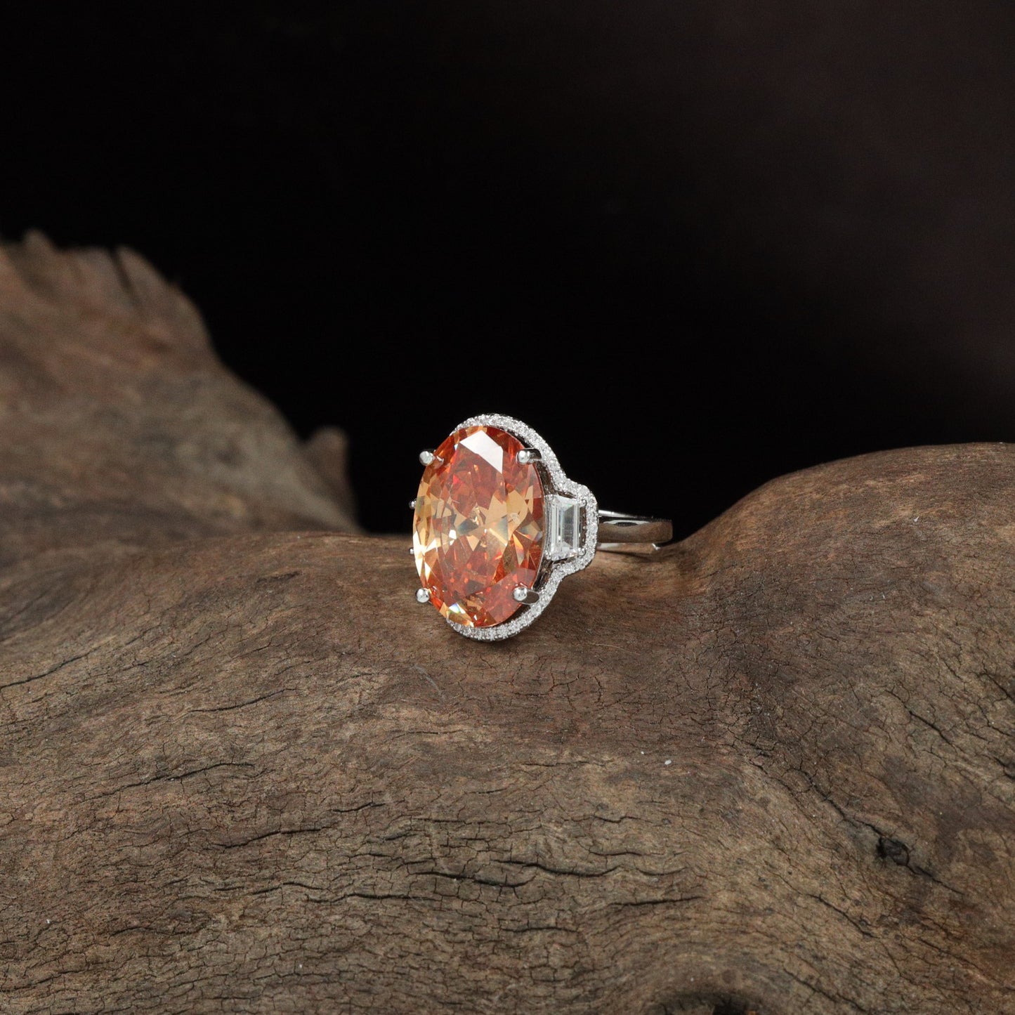 Grand Orbit Finger Ring with Decorative Oval Frame