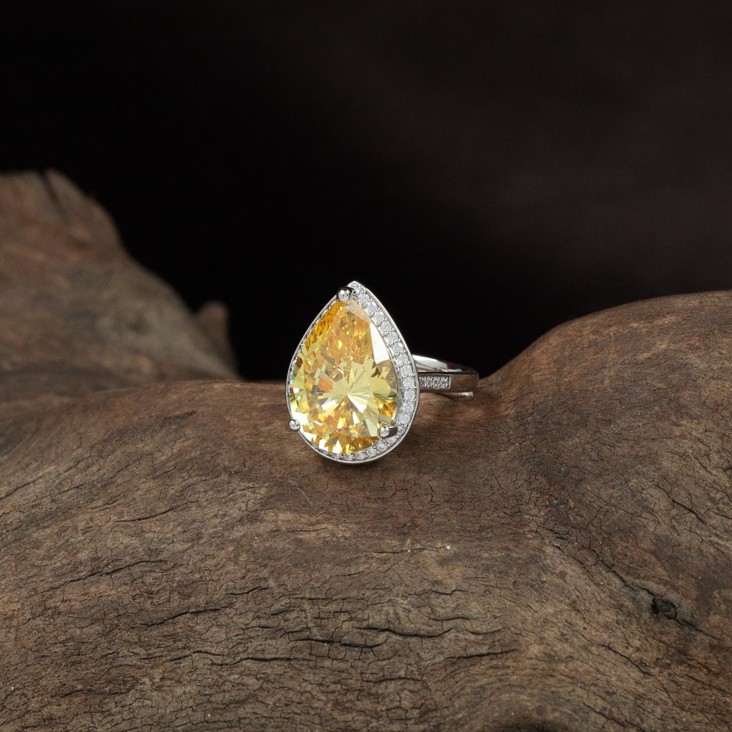Luxury Teardrop Frame Finger Ring with Raised Centre Hold