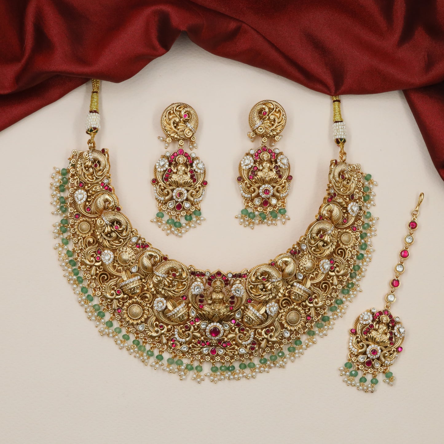 Majestic Peacock Sidework Antique Choker with Grand Curved Layout and Drop Detailing