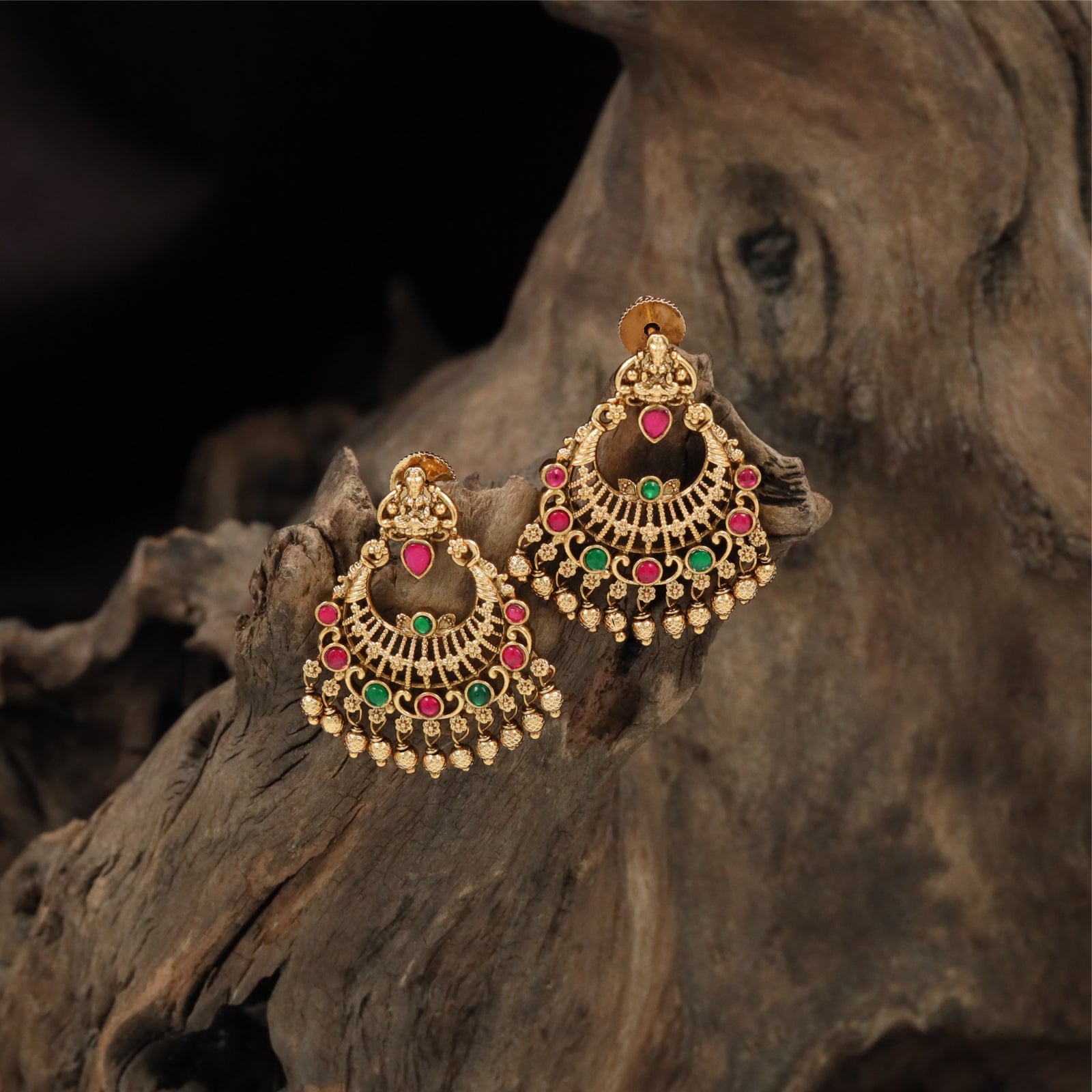 Classic Lakshmi Border Hanging with Decorative Arch Pattern and Drop Finish
