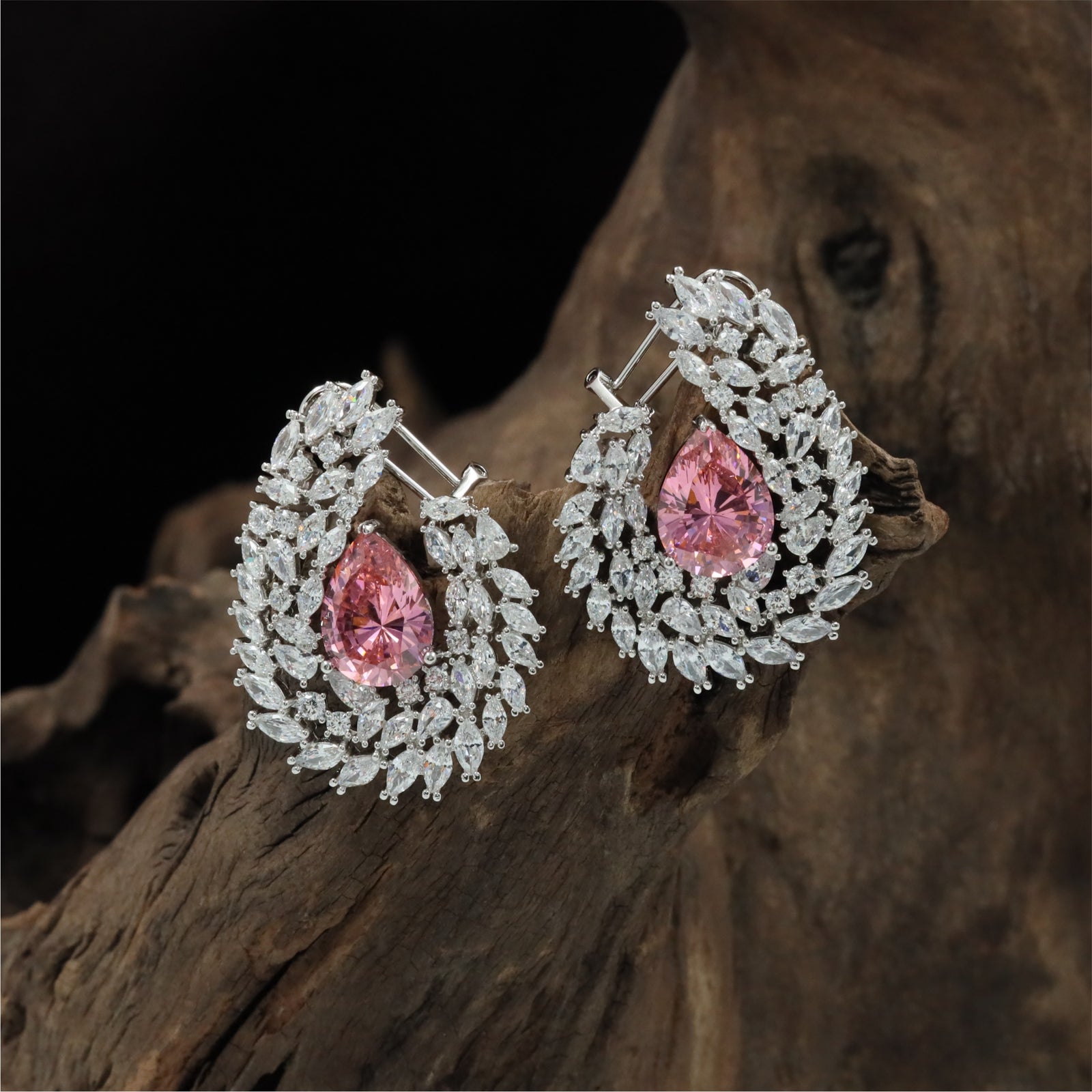Royal Leaf Frame Rhodium Stud with Pear Drop Centre Layout