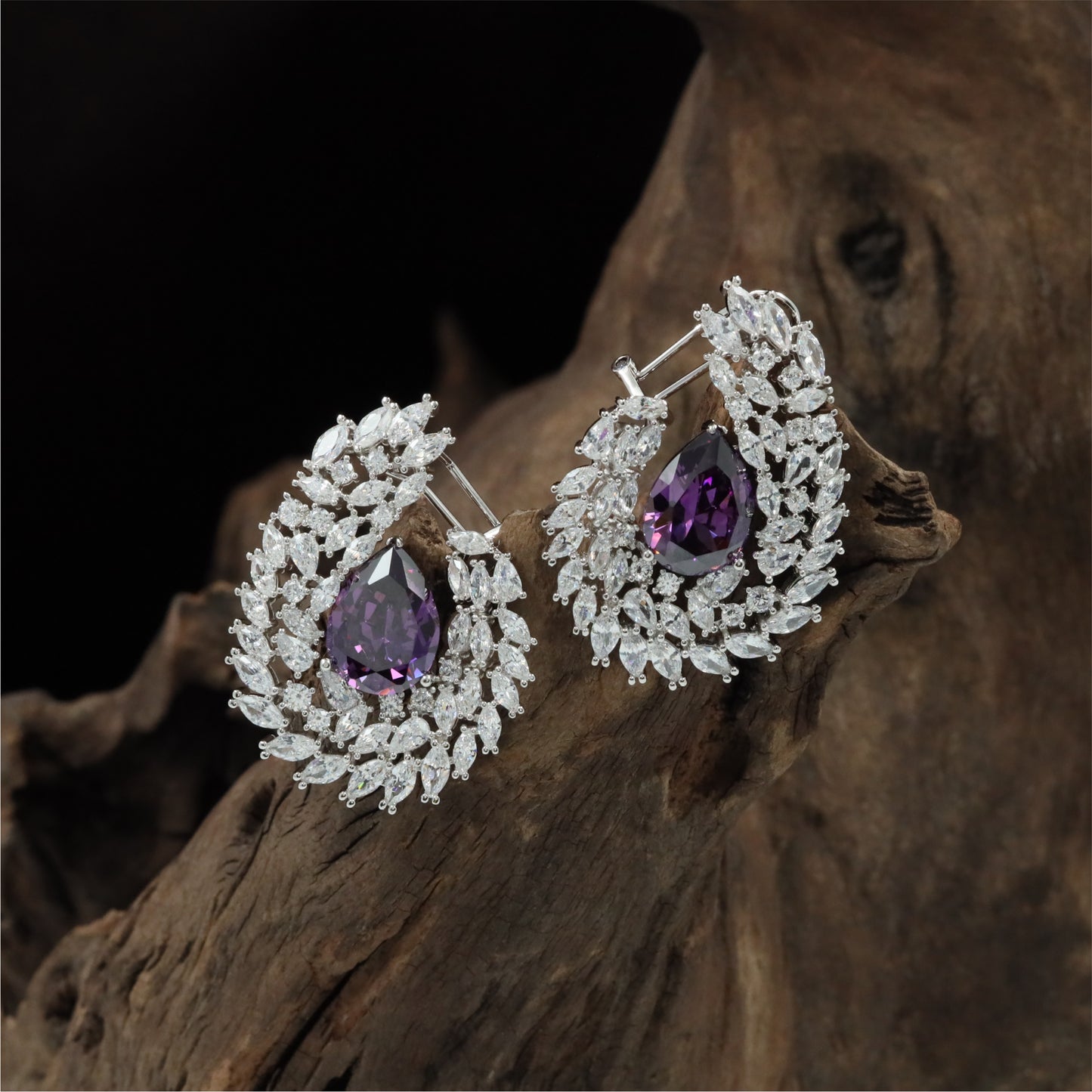 Royal Leaf Frame Rhodium Stud with Pear Drop Centre Layout