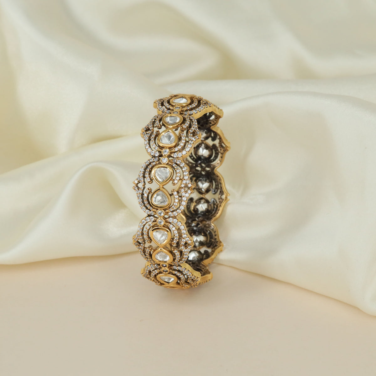 Traditional Kundan Bangles with intricate circular detailing
