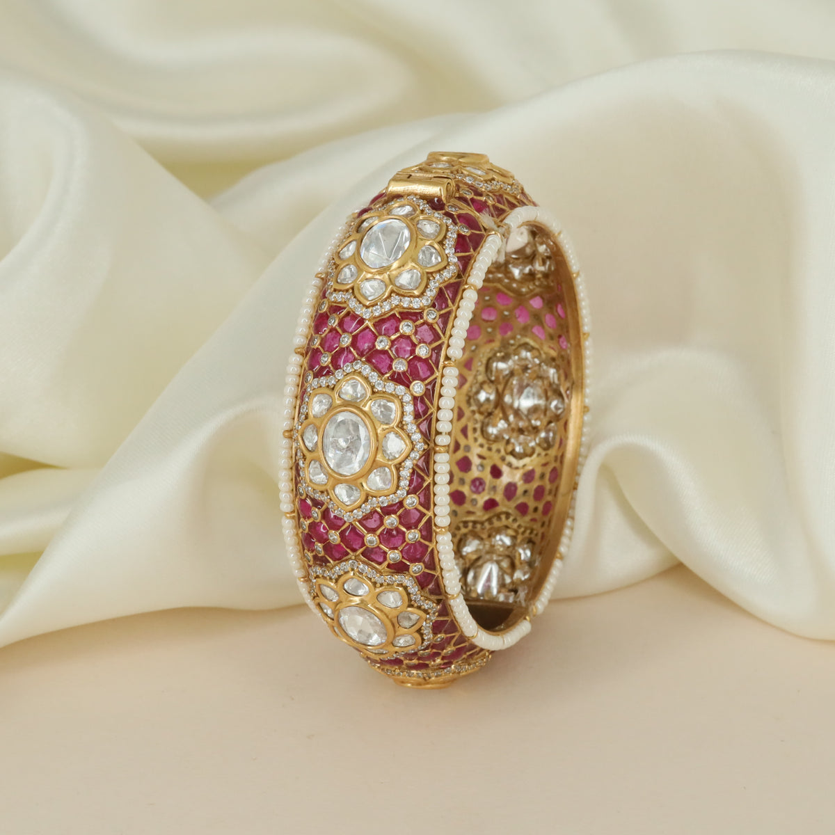 Framed Floral Kundan Kada with Decorative Lattice Arrangement