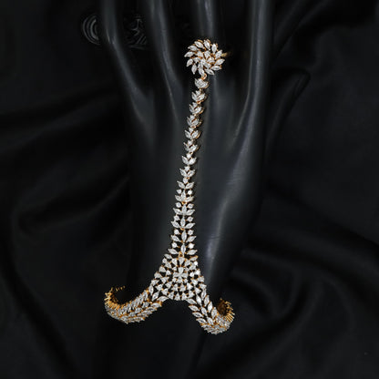 Floral Spray Panja with Continuous Leaf Chain Layout