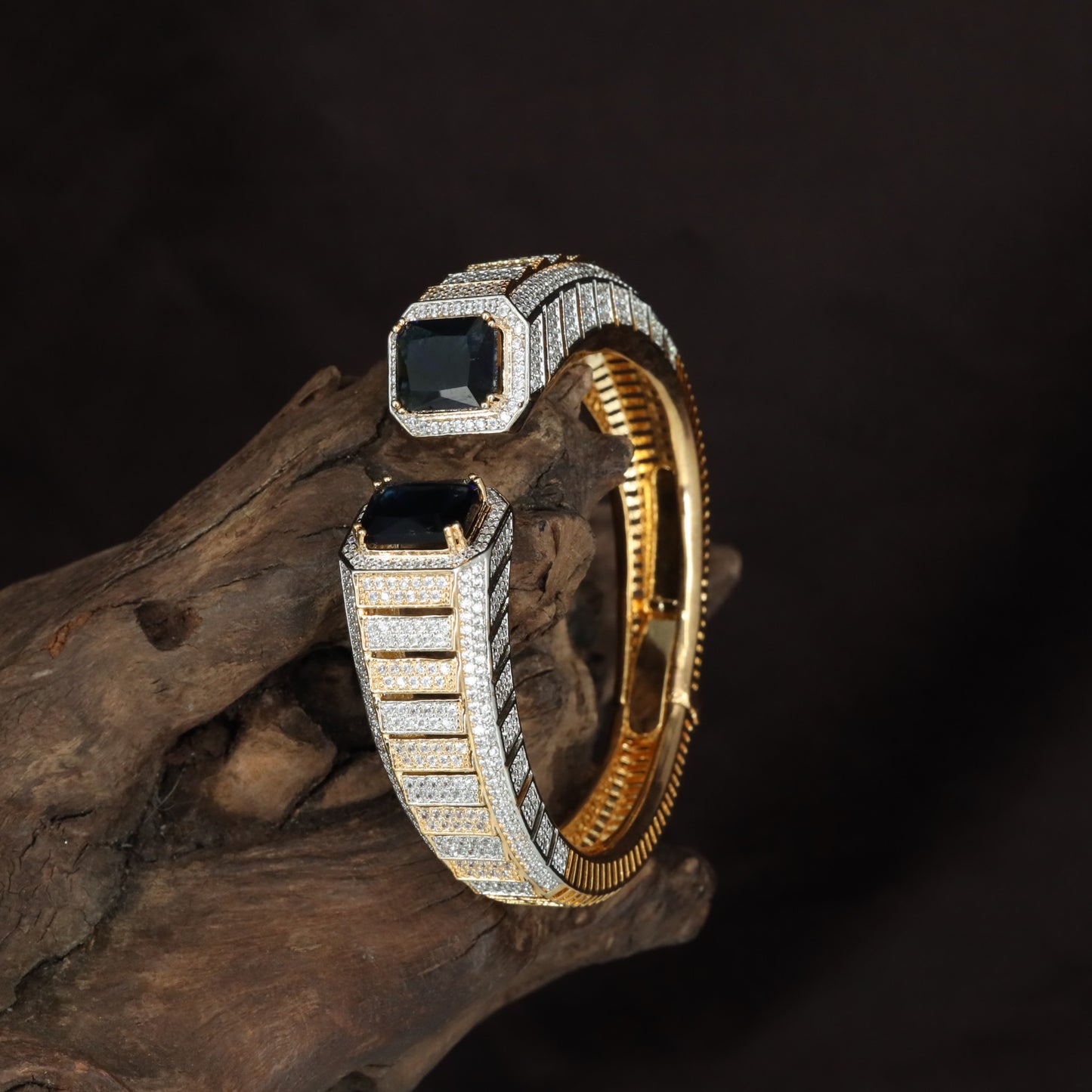 Squared Crest Kada with Dual Frame Centre Detailing