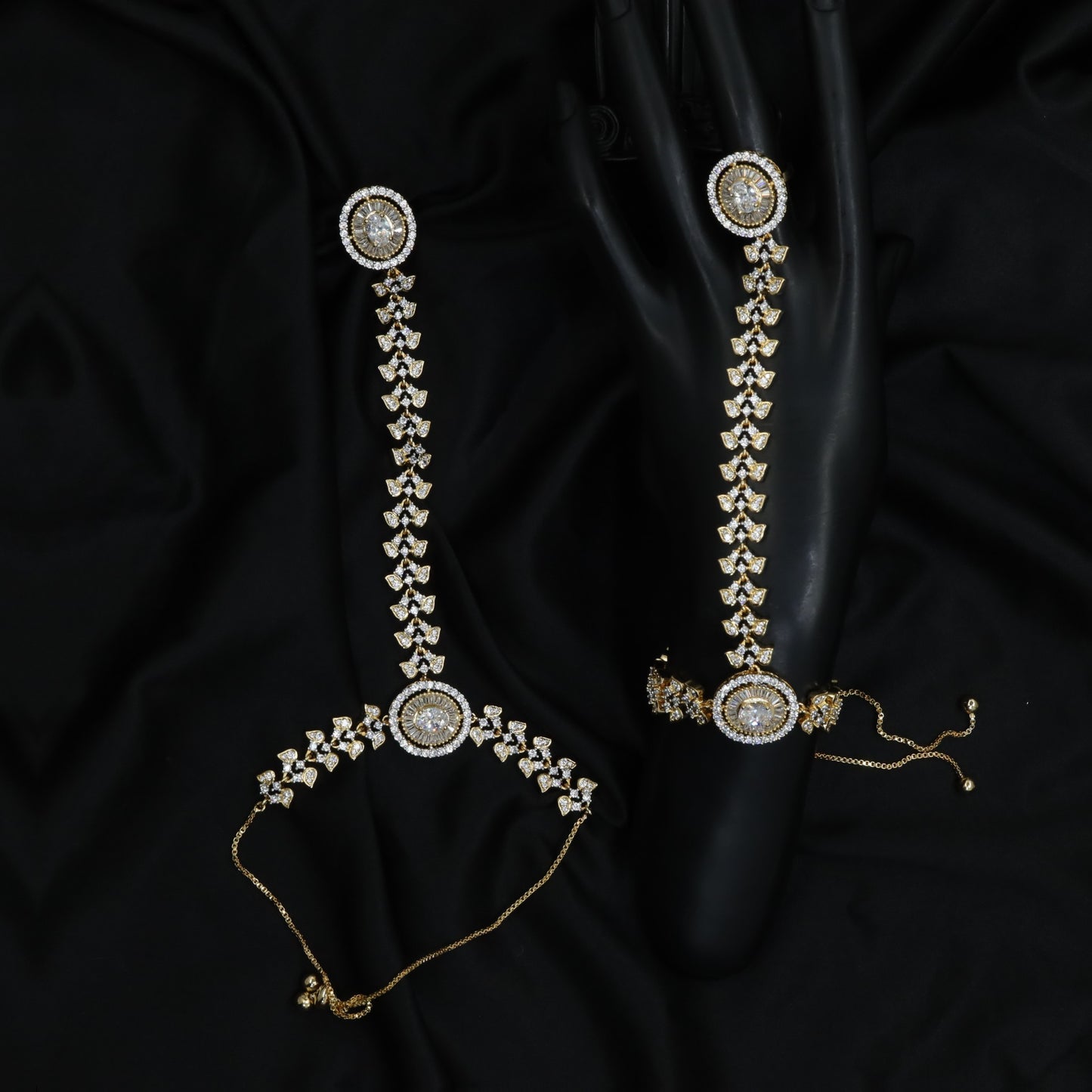 Circular Double Border Panja with Marquise Link Chain Design