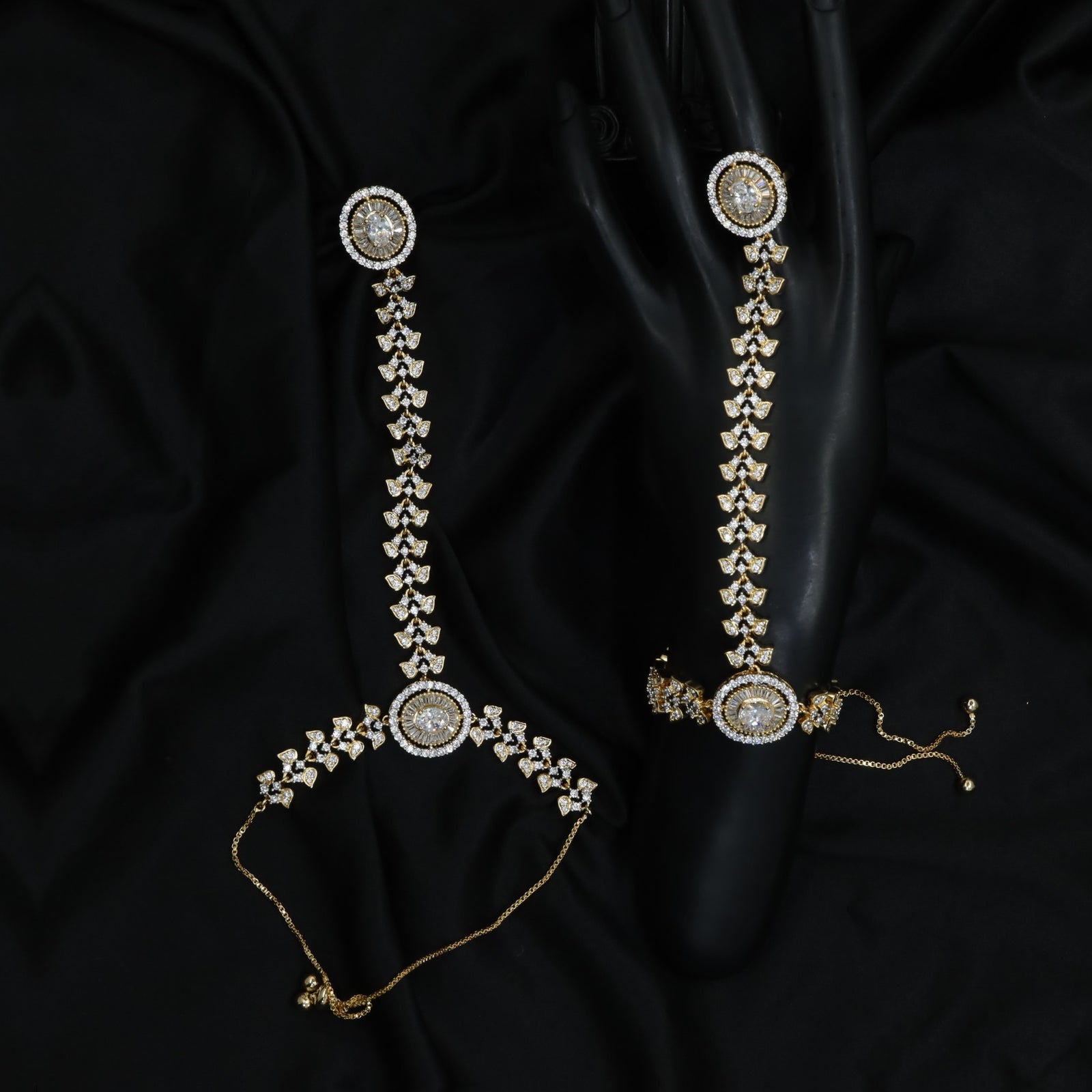 Circular Double Border Panja with Marquise Link Chain Design