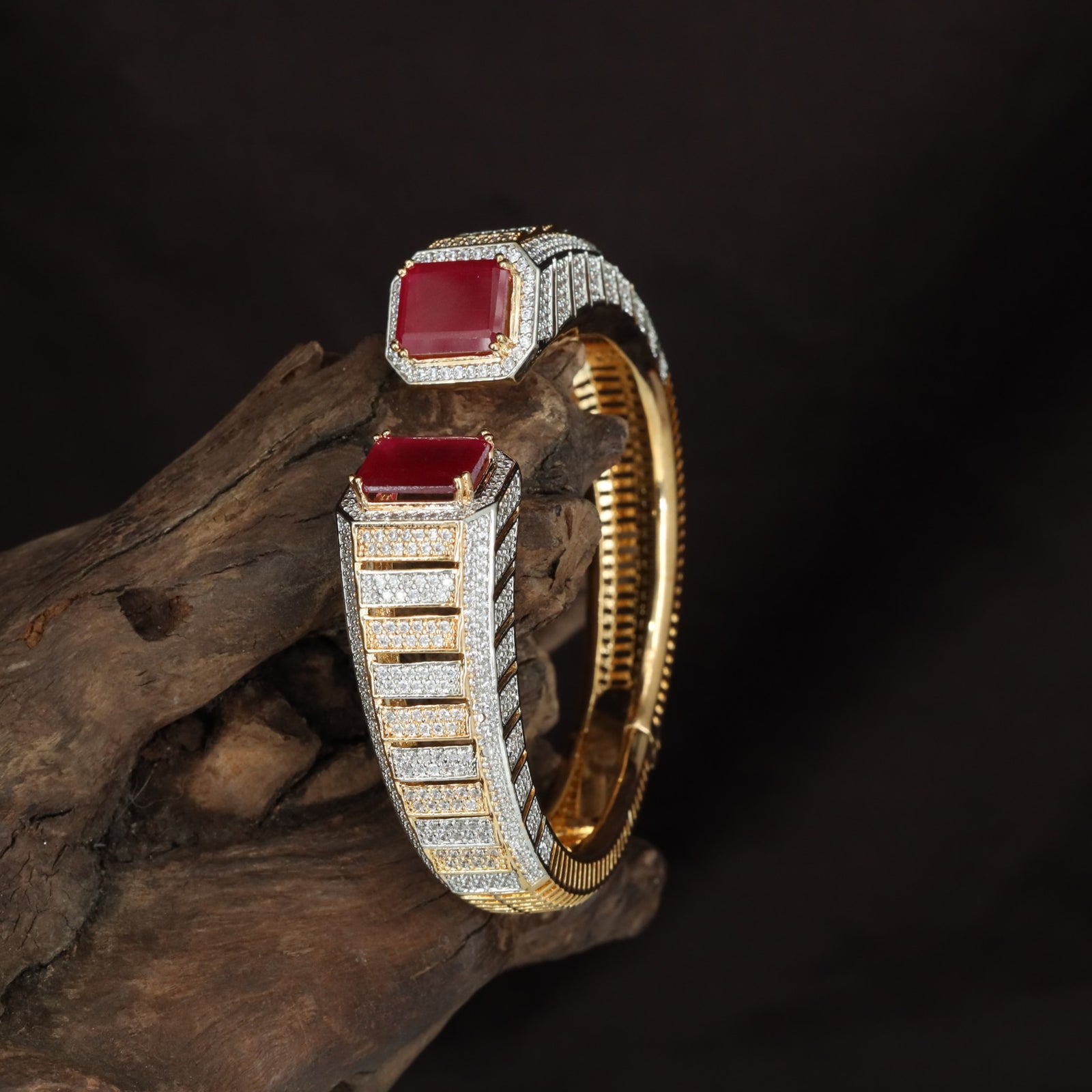 Squared Crest Kada with Dual Frame Centre Detailing