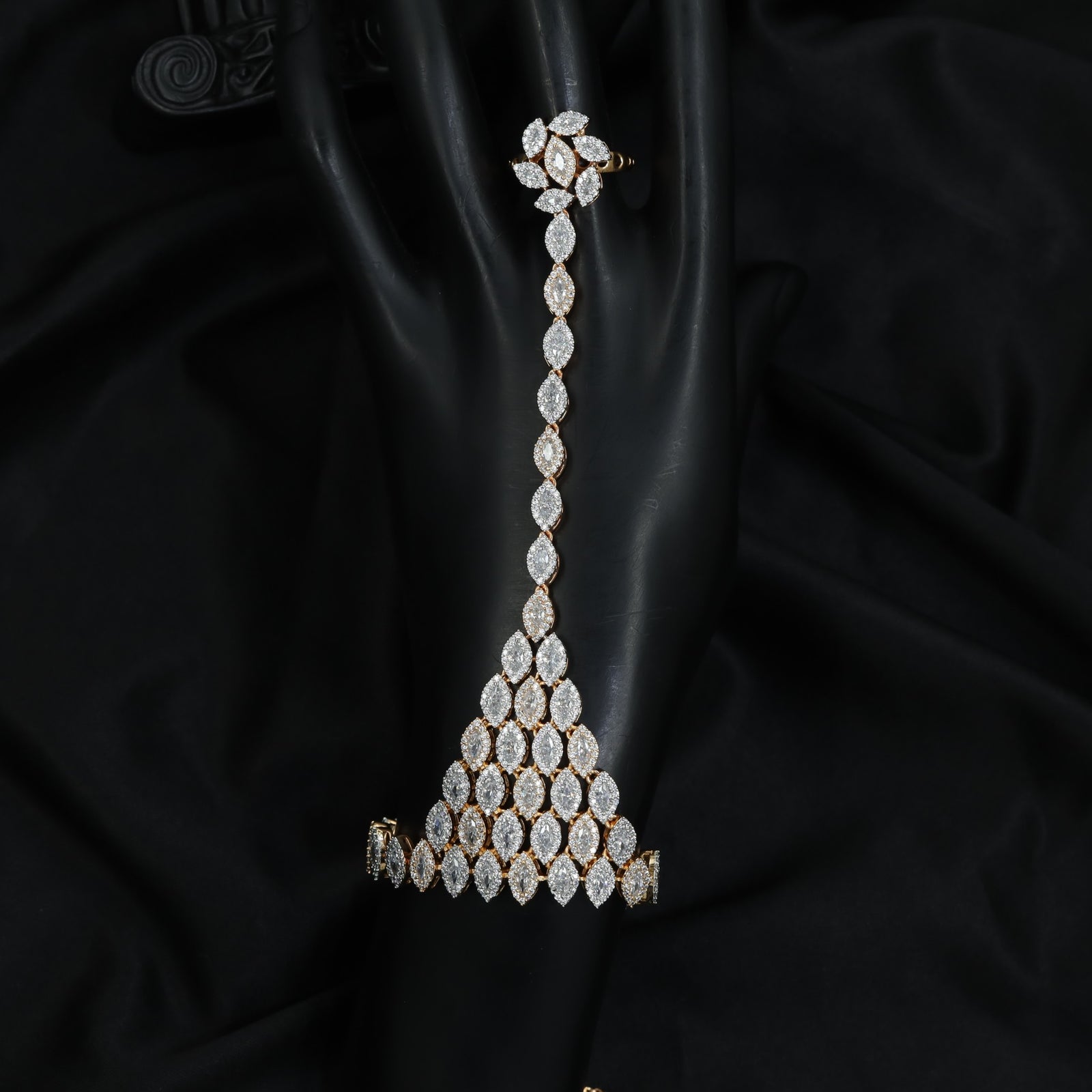 Open Oval Link Panja with Structured Wrist Connector Design