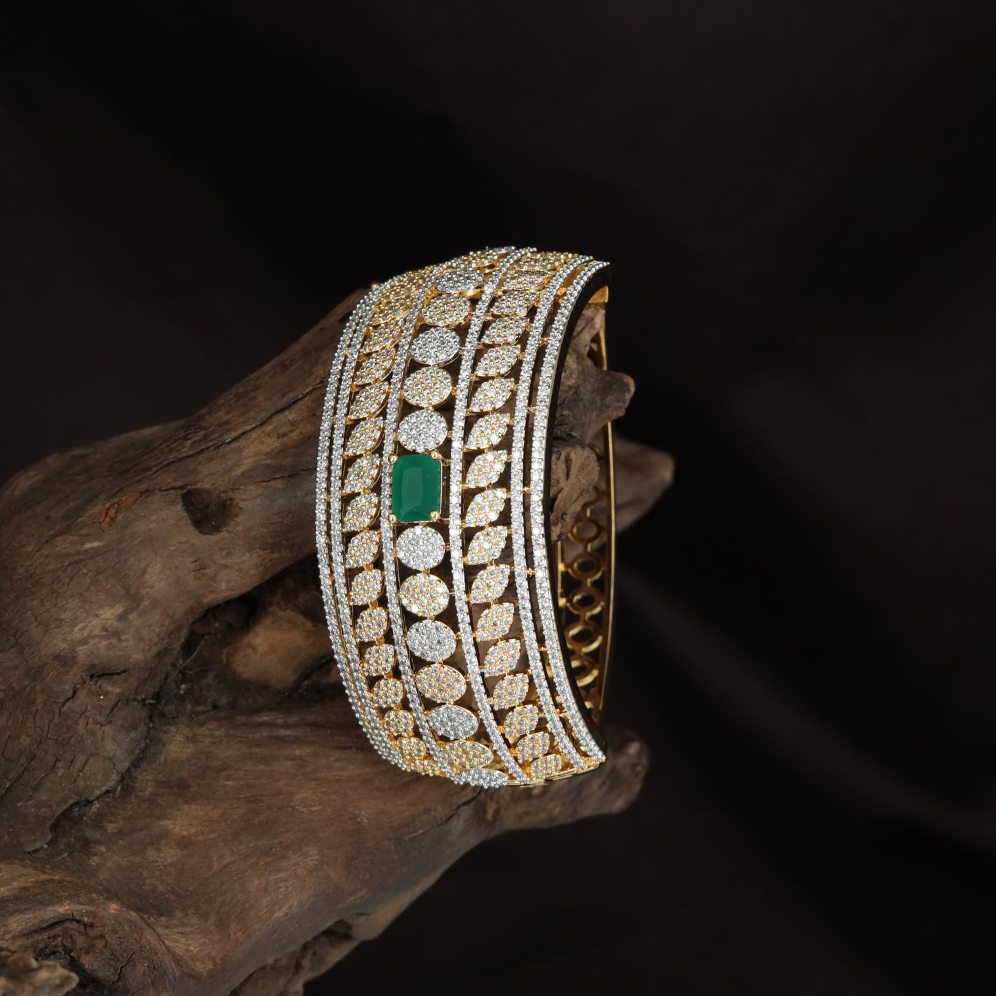 Grand Lattice Kada with Repeating Floral Pattern