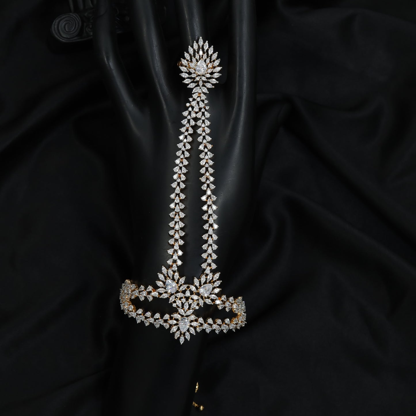 Marquise Chain Panja with Layered Floral Centrepiece