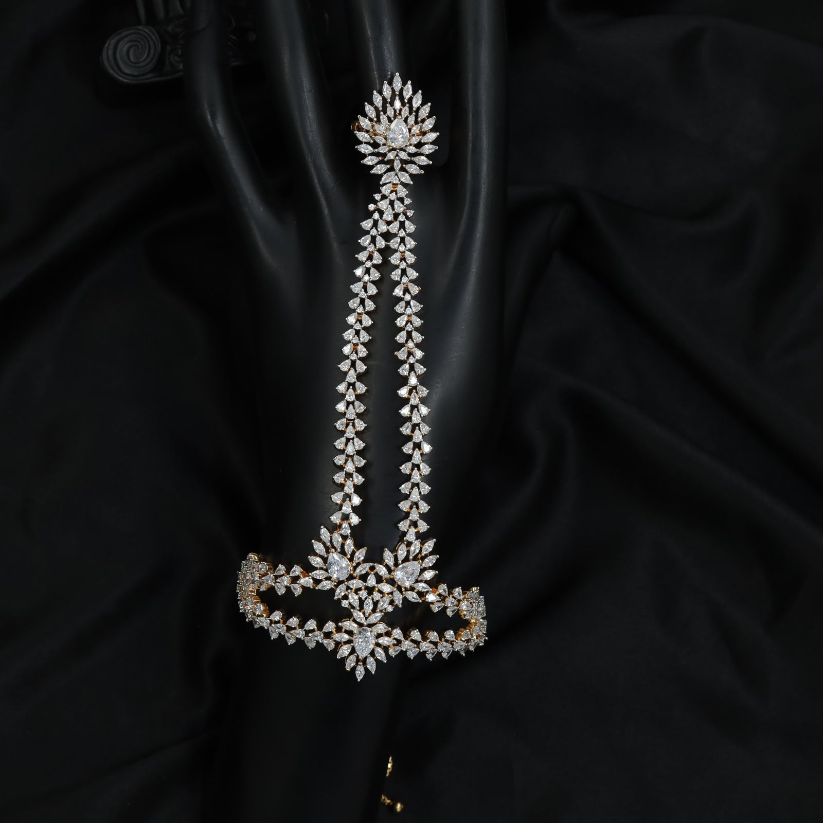 Marquise Chain Panja with Layered Floral Centrepiece