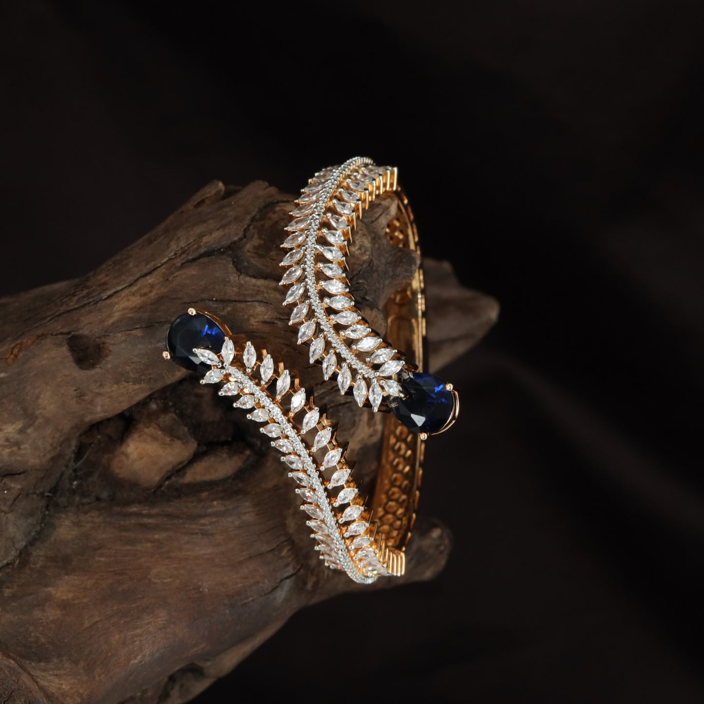 Crossvine Plait Kada with Curved Terminal Accents