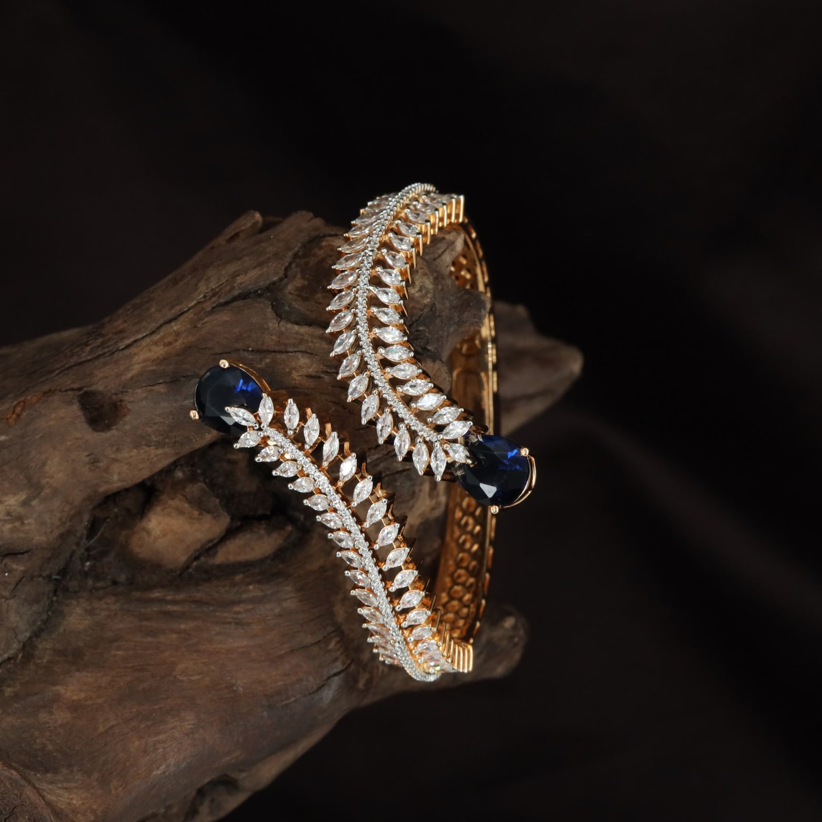 Crossvine Plait Kada with Curved Terminal Accents