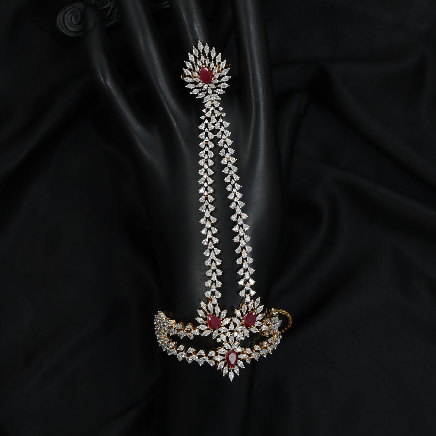 Marquise Chain Panja with Layered Floral Centrepiece