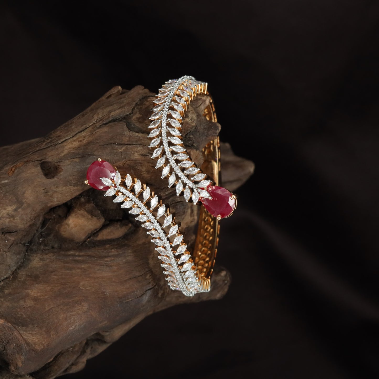 Crossvine Plait Kada with Curved Terminal Accents