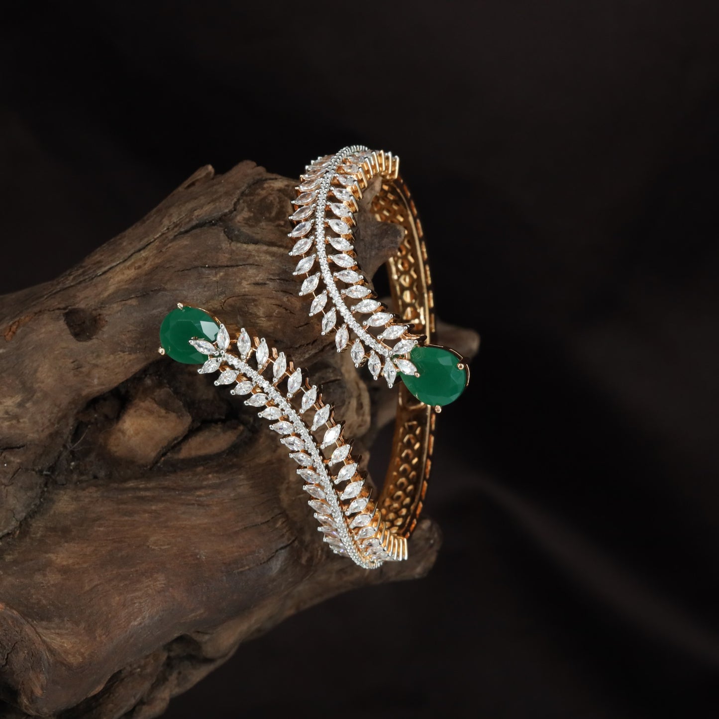Crossvine Plait Kada with Curved Terminal Accents