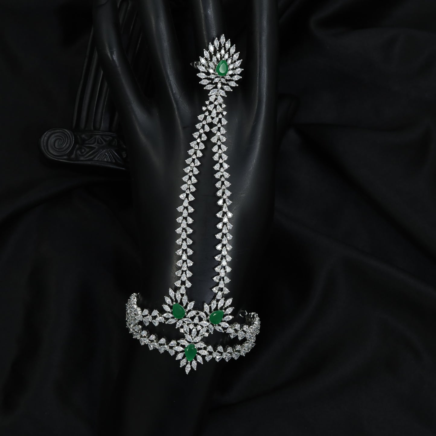 Marquise Chain Panja with Layered Floral Centrepiece